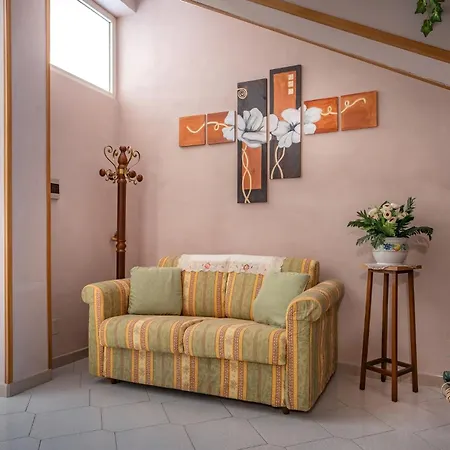 Il Nespolo Apartment *